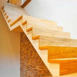 scale in legno immagine